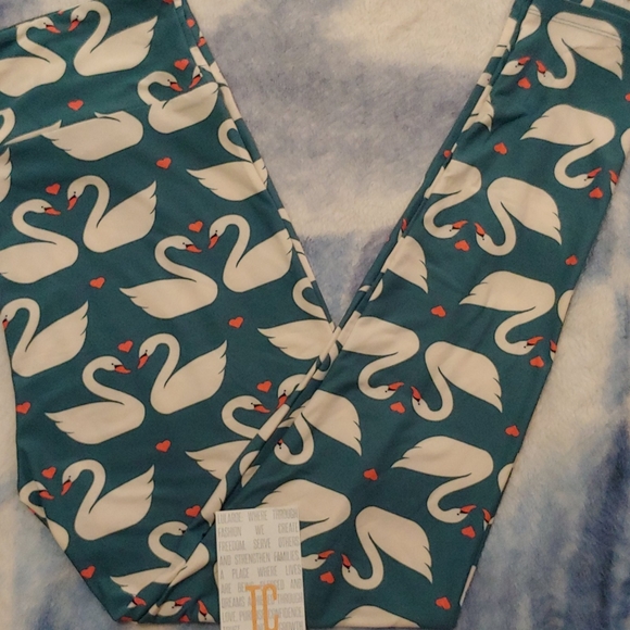 LuLaRoe Pants - LuLaRoe TC Leggings
